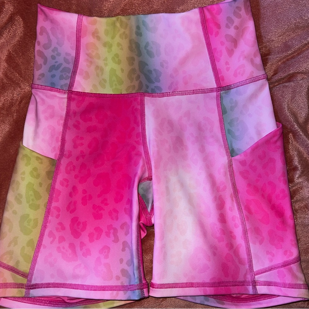 FABLETICS OASIS PURE LUXE HIGH WAISTED 6” POCKETED SHORTS IN OMBRE LEOPARD(XXS)